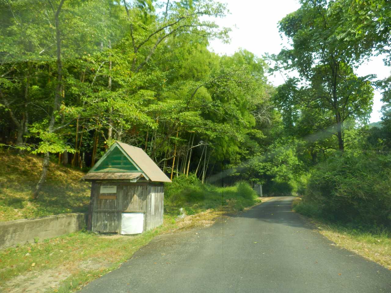 別荘地内のごみ集積所
